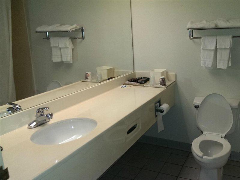 Magnuson Hotel לורנסוויל מראה חיצוני תמונה